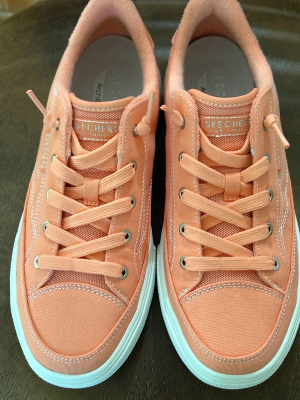 NWOT  Women's Skechers Arch Fit Arcade - Arcata  in Orange Sz 9.5M